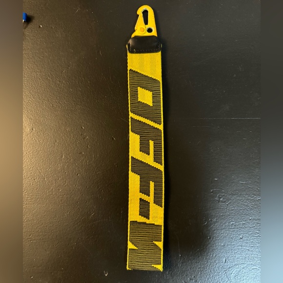 Genuine Off White Industrial Keychain 2.0 - Picture 5 of 6